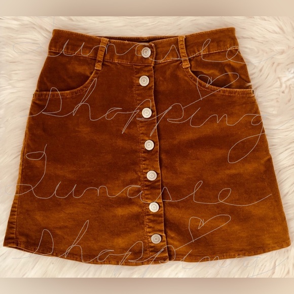 Brandy Melville Skirt; same brand ASO Taylor Swift - Picture 13 of 16